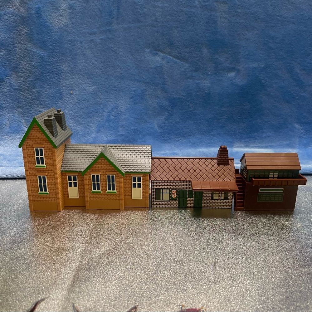 TOMY Thomas and friends Train station